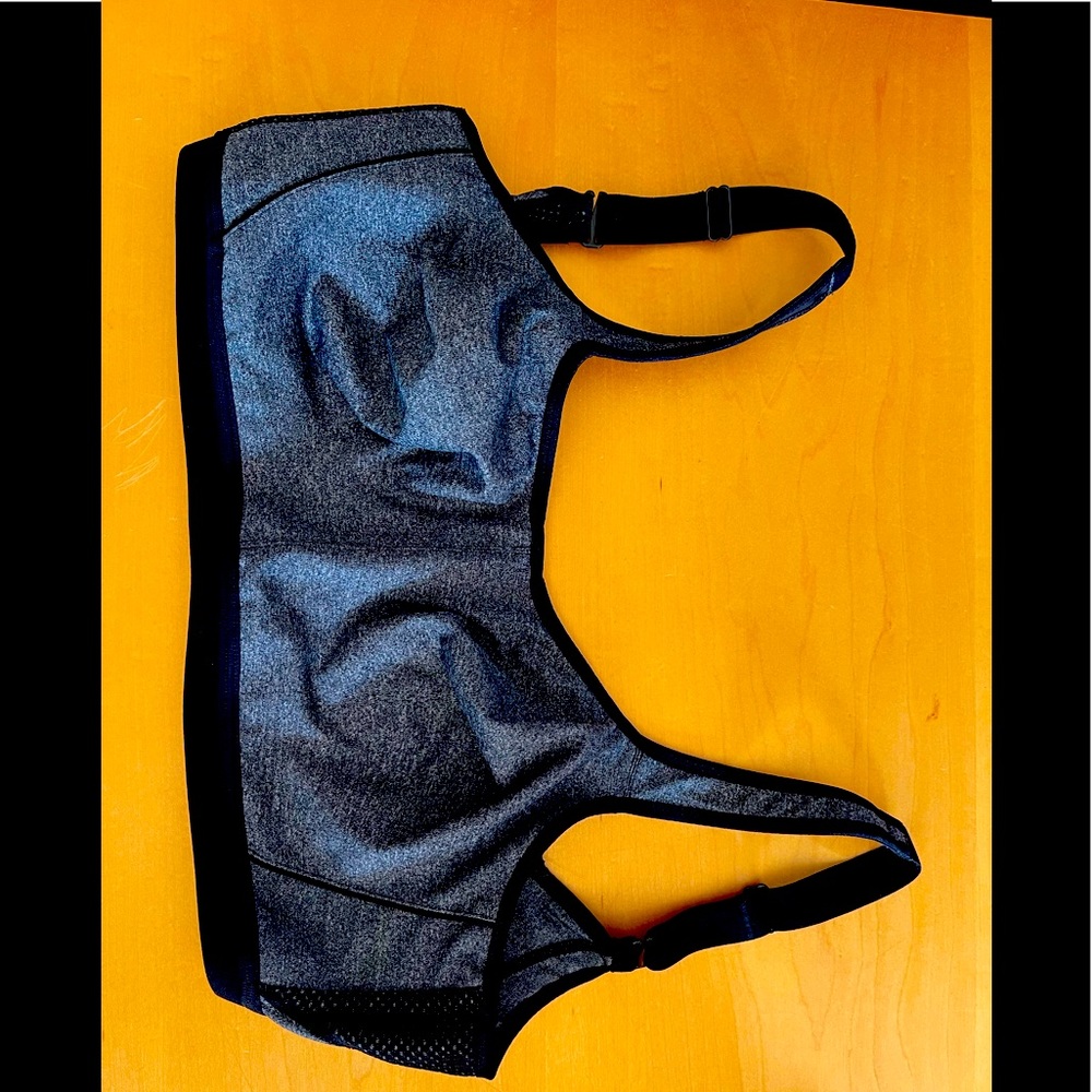 38 DD Wacoal underwire black & gray Sports Bra